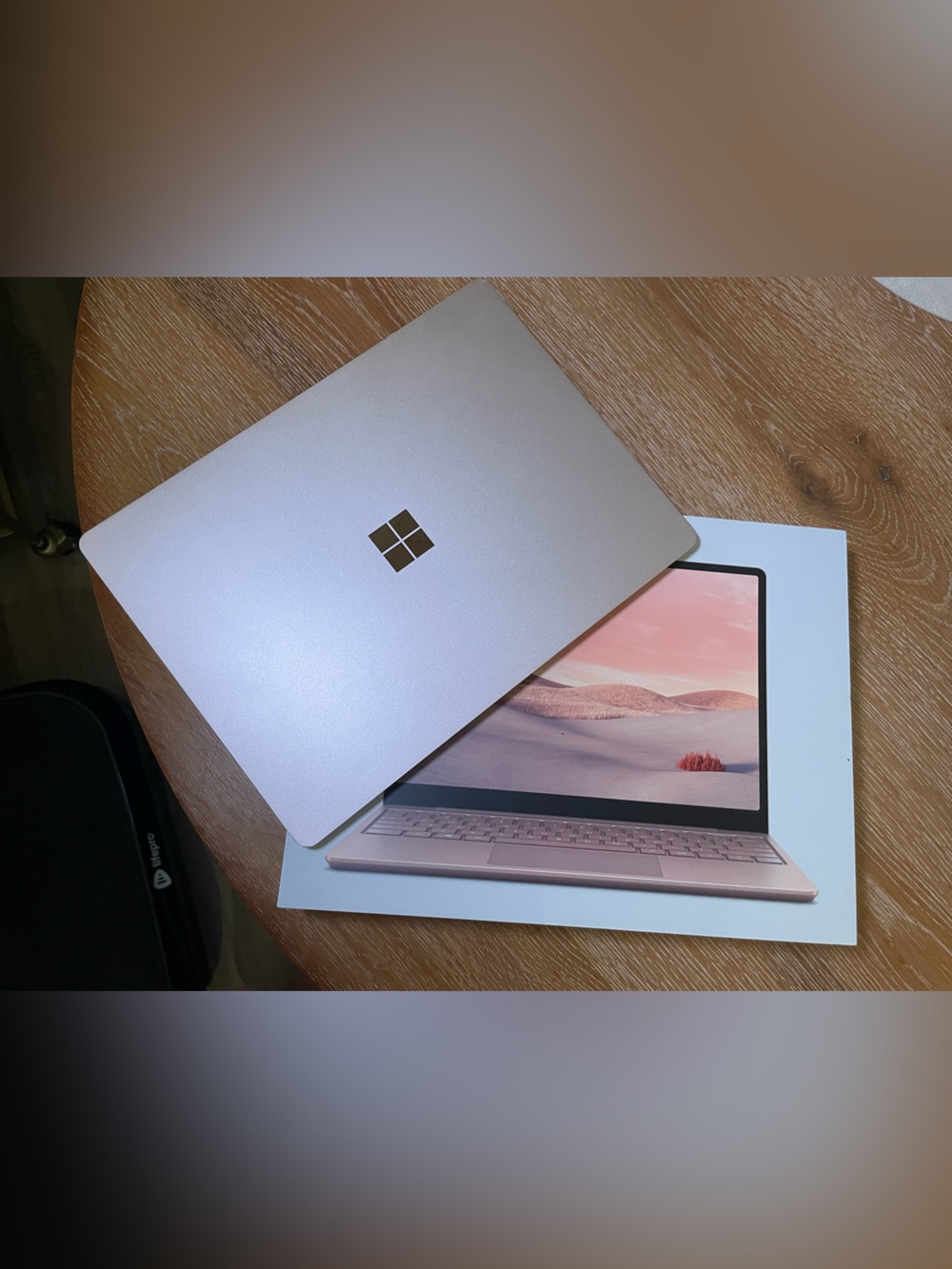 Microsoft Surface Laptop Go i5 8GB 256G- touchscreen- sandstone